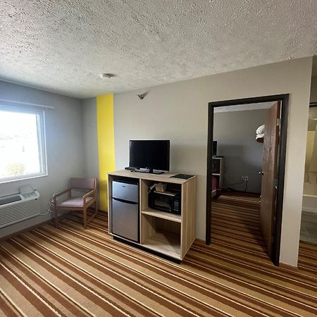 ซูเปอร์ 8 บาย วินด์แฮม แบลร์ Hotel Blair ภายนอก รูปภาพ