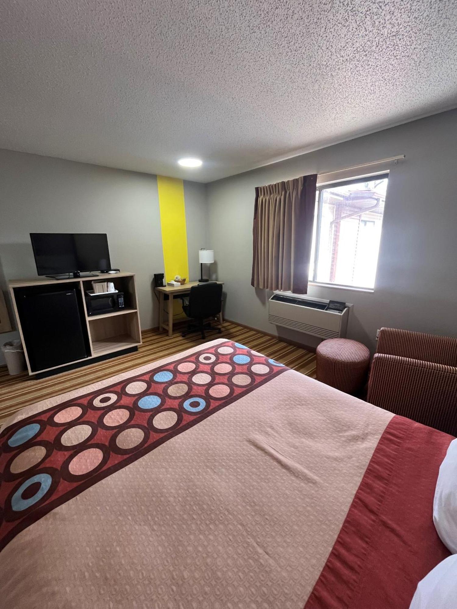ซูเปอร์ 8 บาย วินด์แฮม แบลร์ Hotel Blair ภายนอก รูปภาพ
