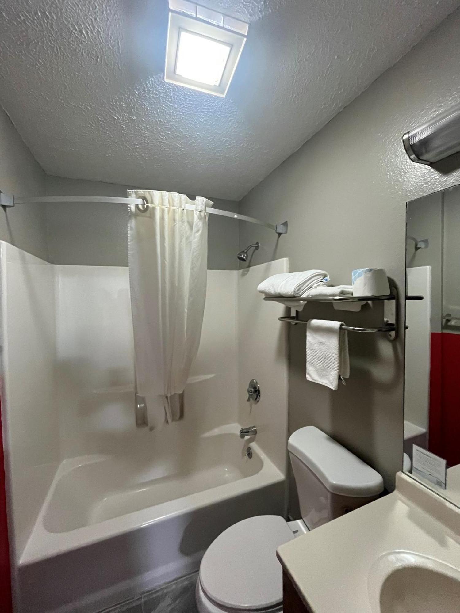 ซูเปอร์ 8 บาย วินด์แฮม แบลร์ Hotel Blair ภายนอก รูปภาพ