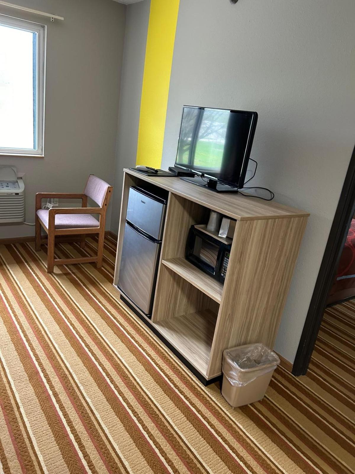 ซูเปอร์ 8 บาย วินด์แฮม แบลร์ Hotel Blair ภายนอก รูปภาพ