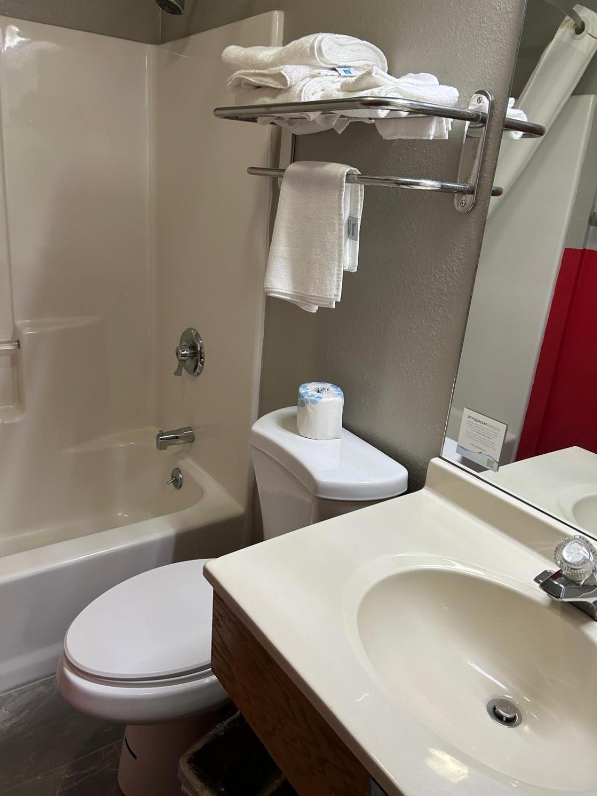 ซูเปอร์ 8 บาย วินด์แฮม แบลร์ Hotel Blair ภายนอก รูปภาพ