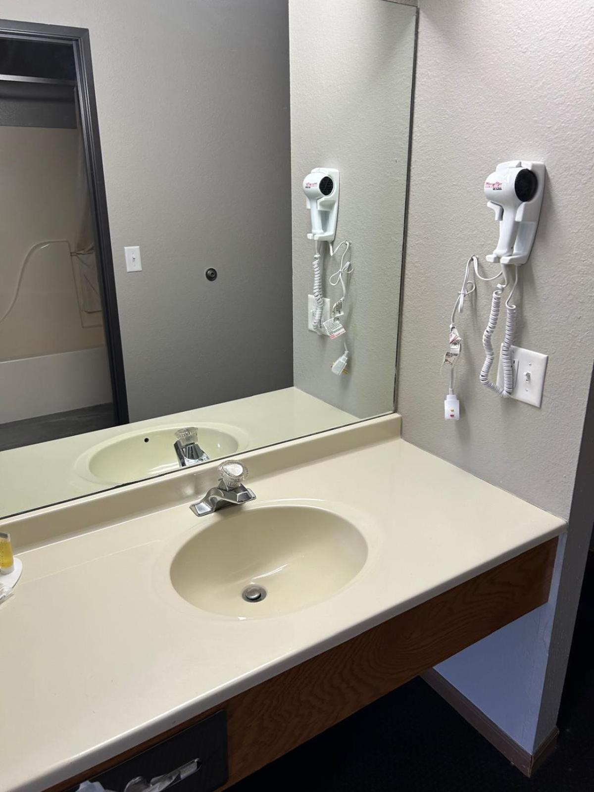 ซูเปอร์ 8 บาย วินด์แฮม แบลร์ Hotel Blair ภายนอก รูปภาพ